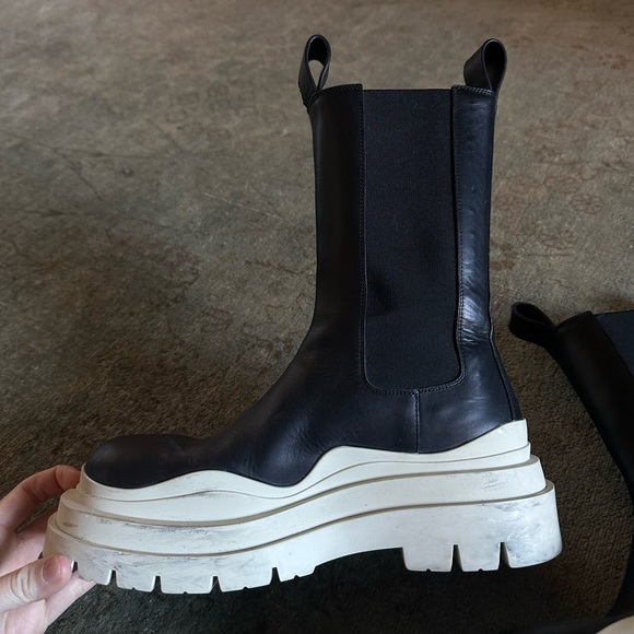 Bottega Venetta Tire Chelsea Boot in Black / Sea Salt - Picture 12 of 12